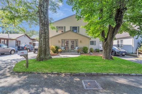 1819 Sunnyside Ln, Baltimore, MD 21221 is currently not for sale. The 1,209 Square Feet single family home is a 4 beds, 2 baths property. This home was built in 1939 and last sold on 2019-02-15 for $215,000. View more property …